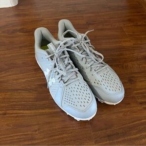 Under Armour Men’s Leadoff Low RM Grey Cleats size 12